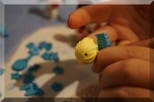 Combing a Lego girl's hair (Friends advent calendar)